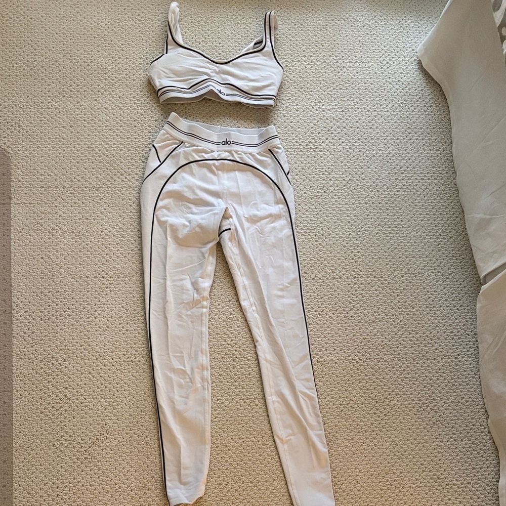Alo Matching Bra and Leggings